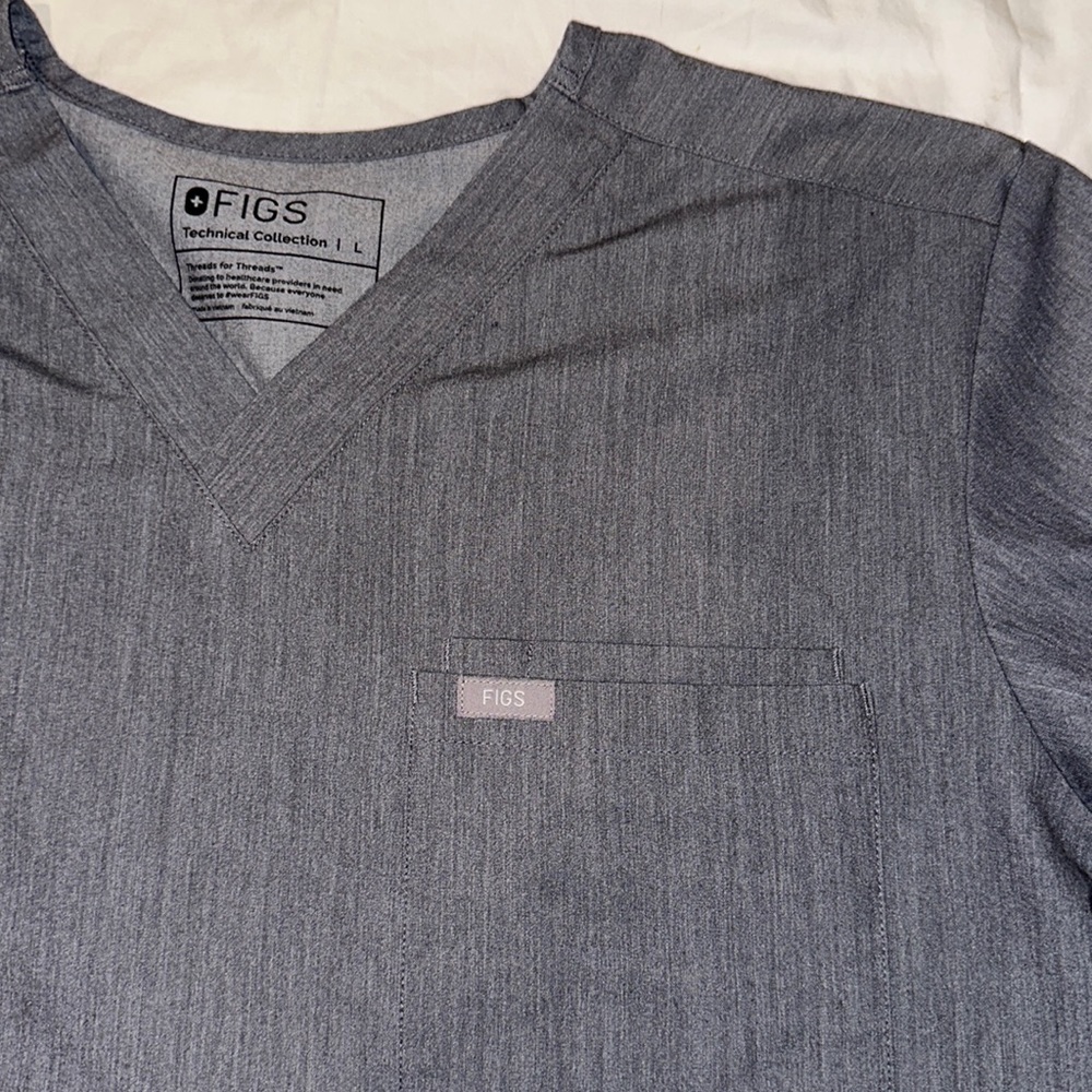 FIGS Scrub Top - Leon two pocket